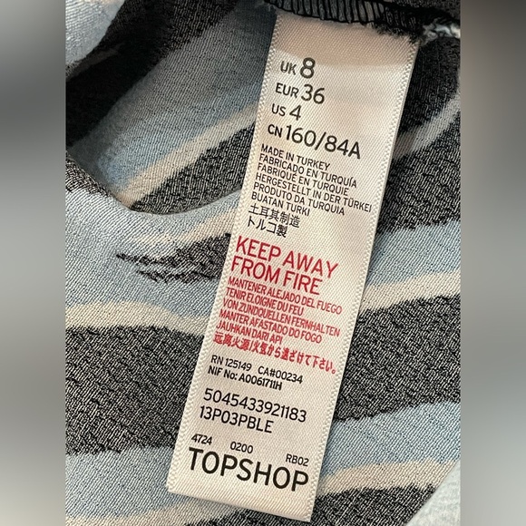 Topshop Zebra Print Tie Front Blouse 3/4 Sleeves Animal Print V-Neck Size 4 - Picture 8 of 8